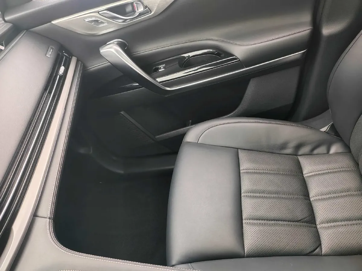 2019 ChangAn CS95 2.0T 233HP L4 6AT,autocango,china used car exporter,china ev exporter,chinese used car exporter,chinese used ev exporter