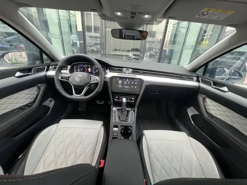 2023 Volkswagen Magotan 2.0T 186HP L4 7DCT,autocango,china used car exporter,china ev exporter,chinese used car exporter,chinese used ev exporter