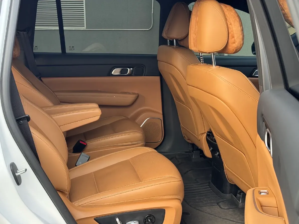 2021 Li ONE Range Extended 131HP REEV 40.5KWH,autocango,china used car exporter,china ev exporter,chinese used car exporter,chinese used ev exporter