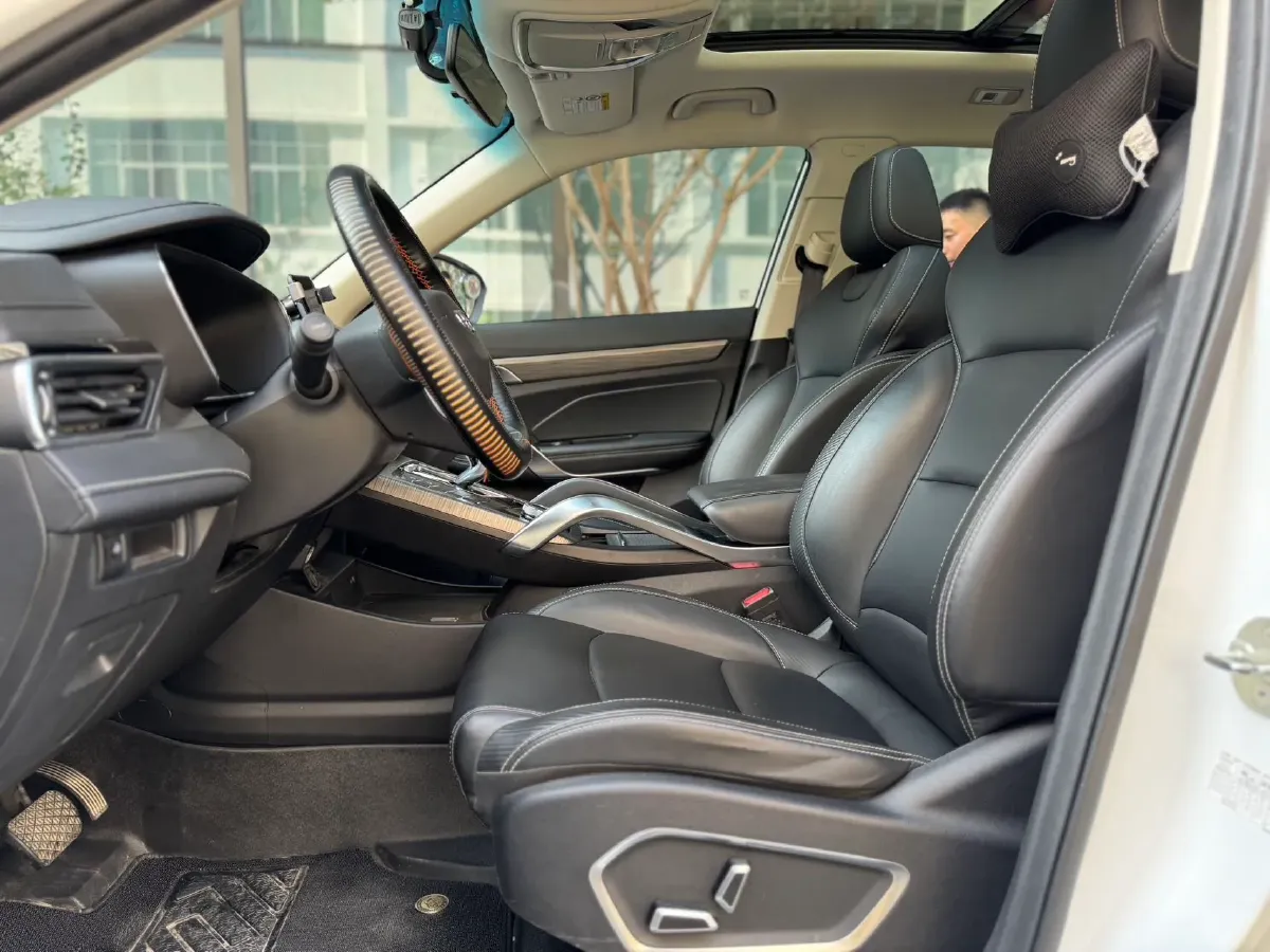 2020 Roewe i6 1.5T 169HP L4 7DCT,autocango,china used car exporter,china ev exporter,chinese used car exporter,chinese used ev exporter