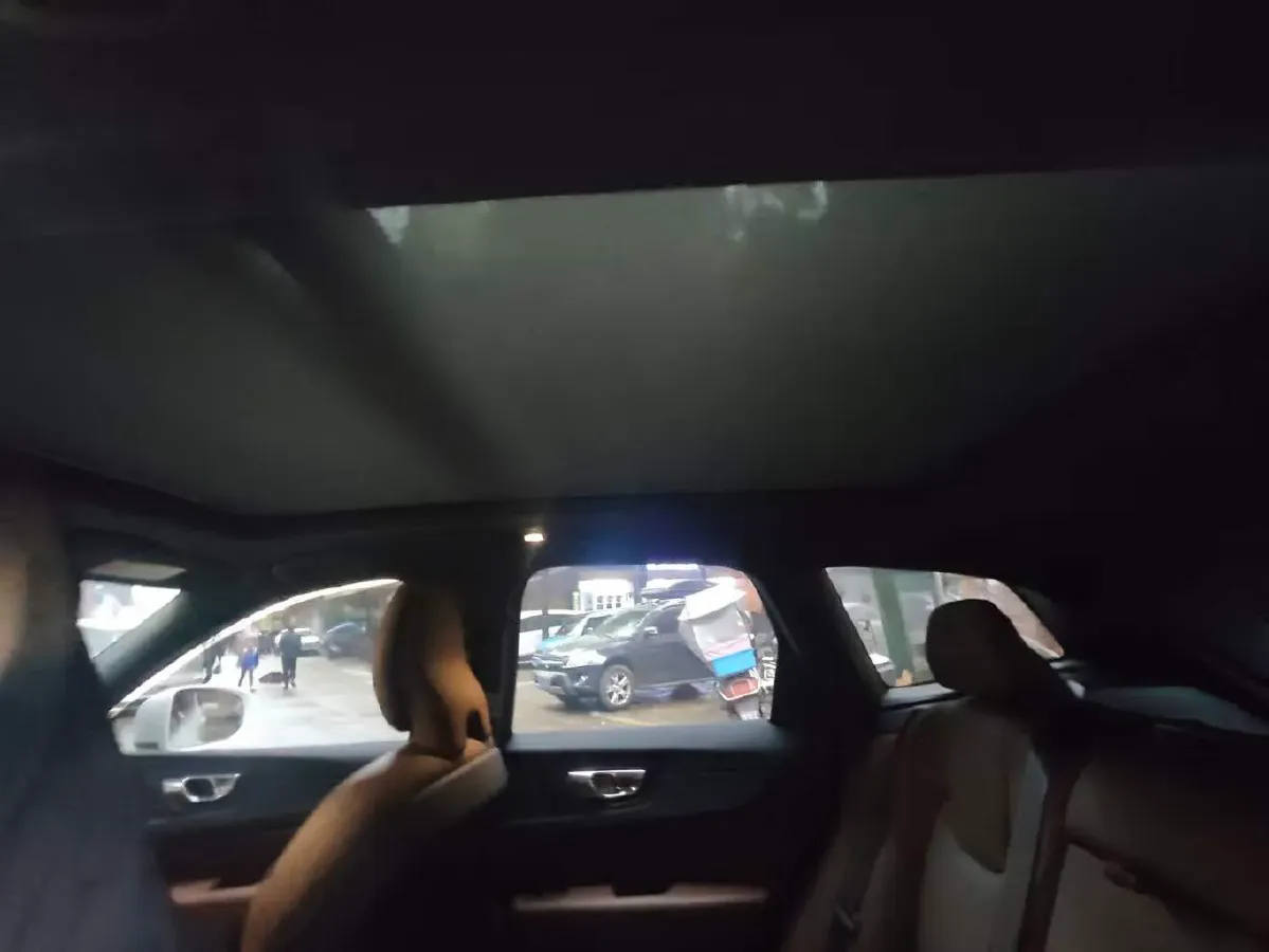 2024 Volvo XC60 2.0T 250HP L4 8AT,autocango,china used car exporter,china ev exporter,chinese used car exporter,chinese used ev exporter