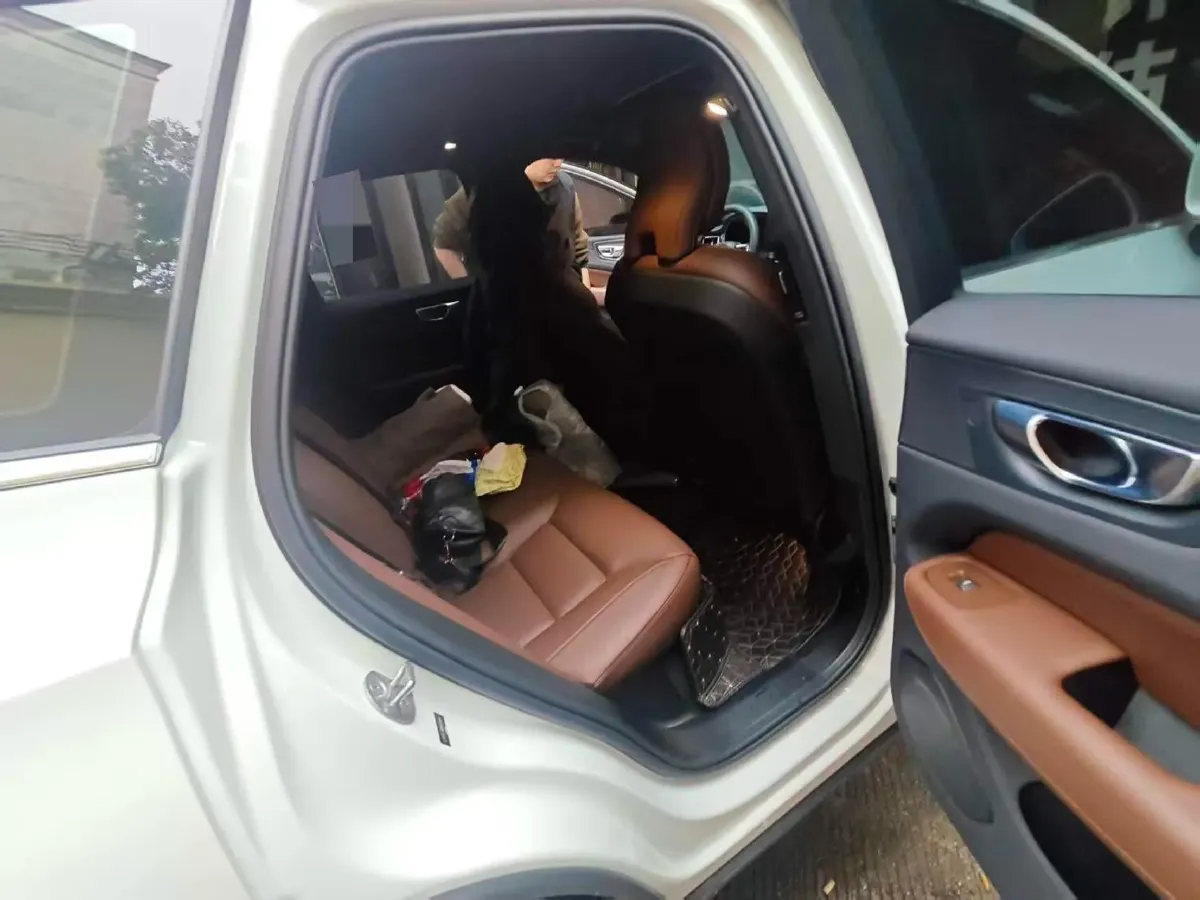 2024 Volvo XC60 2.0T 250HP L4 8AT,autocango,china used car exporter,china ev exporter,chinese used car exporter,chinese used ev exporter