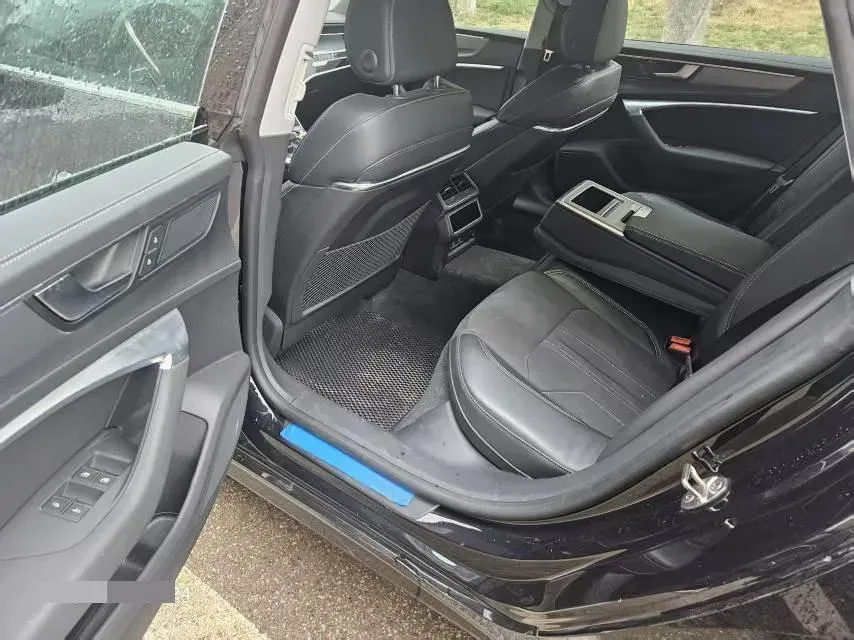 2024 Audi A7L 2.0T 245HP L4 7DCT,autocango,china used car exporter,china ev exporter,chinese used car exporter,chinese used ev exporter