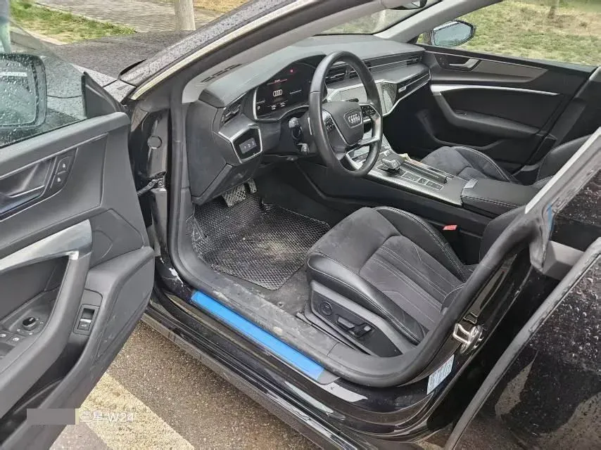 2024 Audi A7L 2.0T 245HP L4 7DCT,autocango,china used car exporter,china ev exporter,chinese used car exporter,chinese used ev exporter