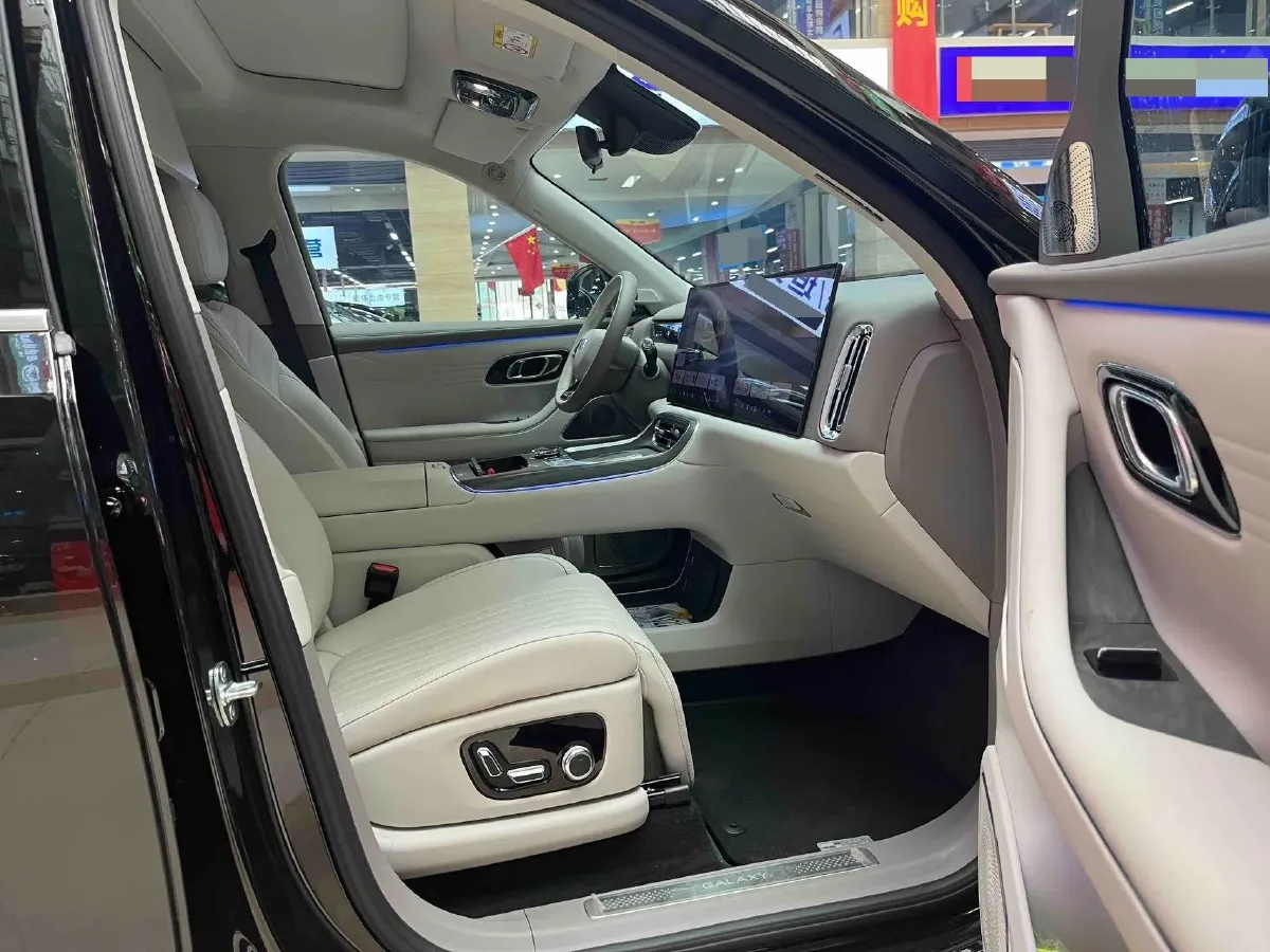 2025 Volkswagen Tiguan L 2.0T 220HP L4 7DCT,autocango,china used car exporter,china ev exporter,chinese used car exporter,chinese used ev exporter