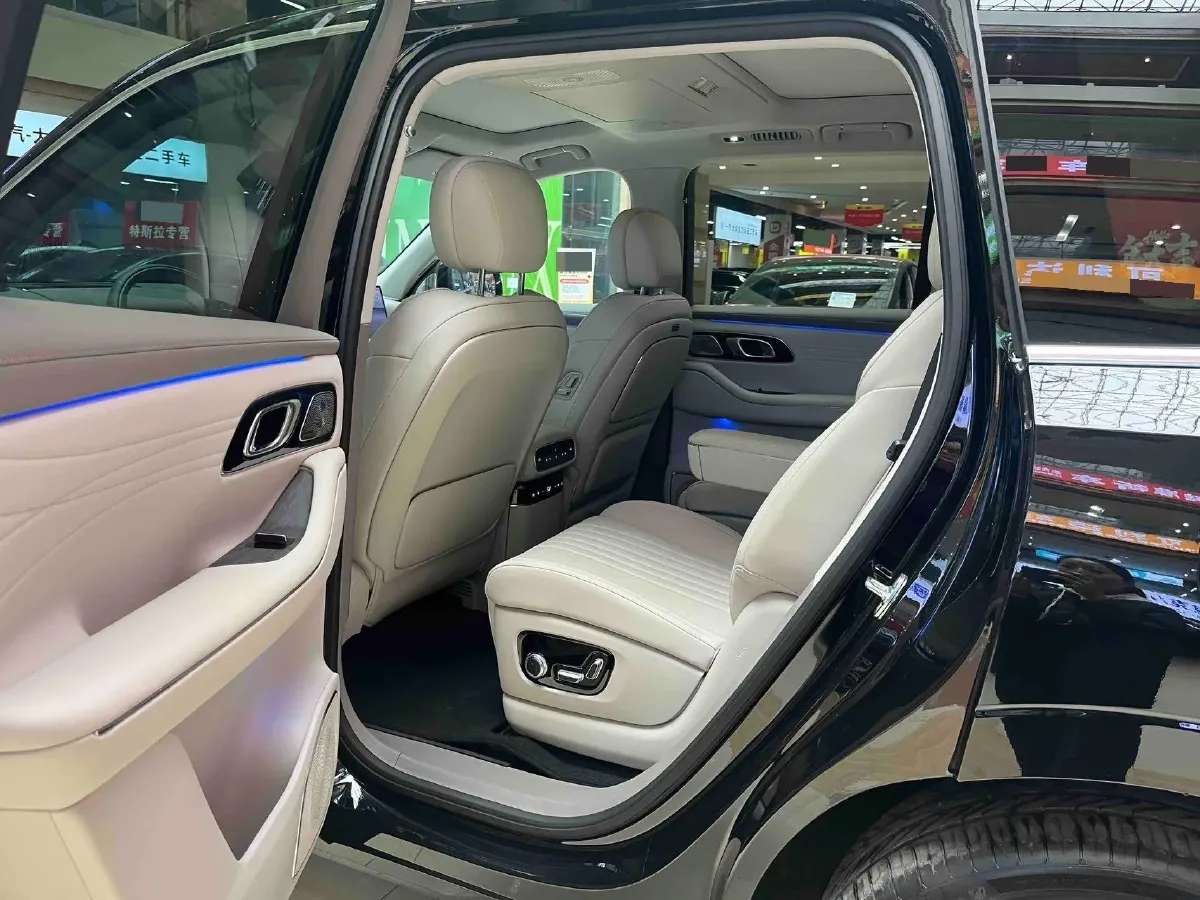 2025 Volkswagen Tiguan L 2.0T 220HP L4 7DCT,autocango,china used car exporter,china ev exporter,chinese used car exporter,chinese used ev exporter