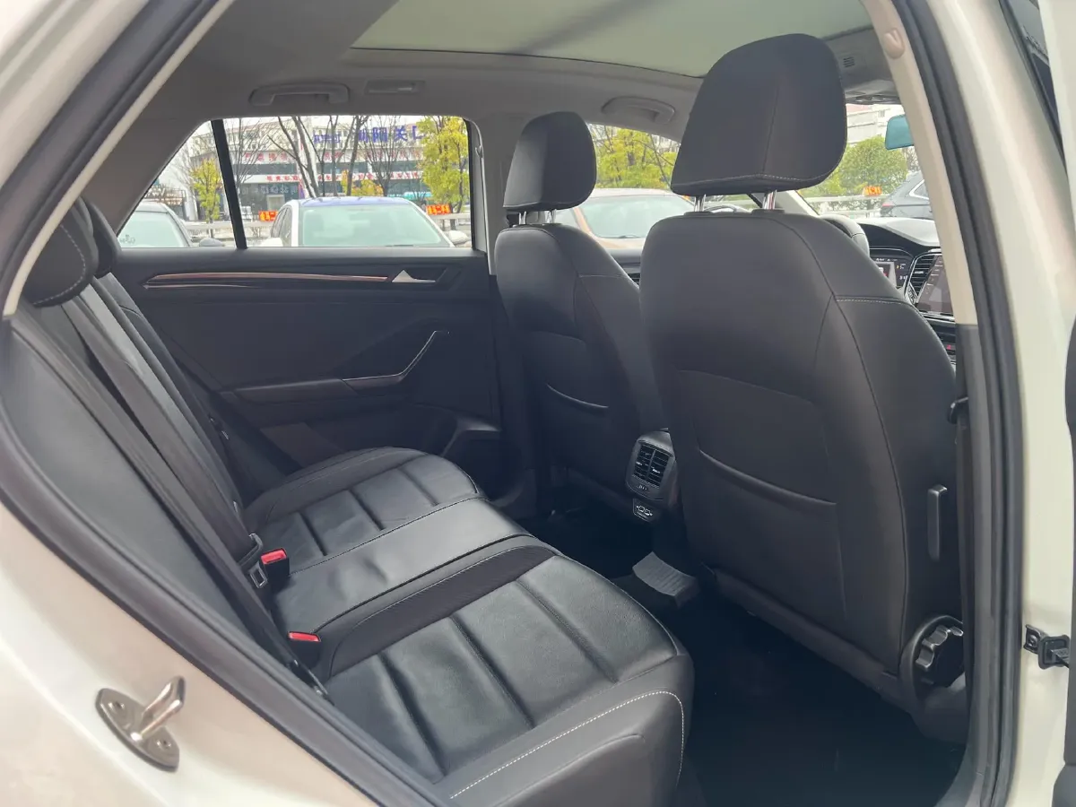 2020 Volkswagen T-Roc 1.4T 150HP L4 7DCT,autocango,china used car exporter,china ev exporter,chinese used car exporter,chinese used ev exporter