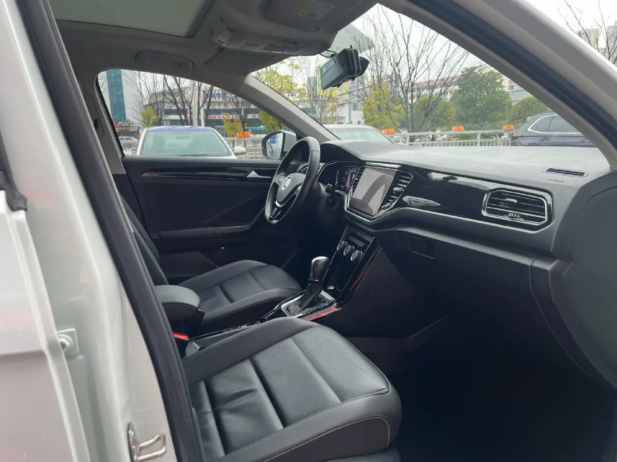 2020 Volkswagen T-Roc 1.4T 150HP L4 7DCT,autocango,china used car exporter,china ev exporter,chinese used car exporter,chinese used ev exporter