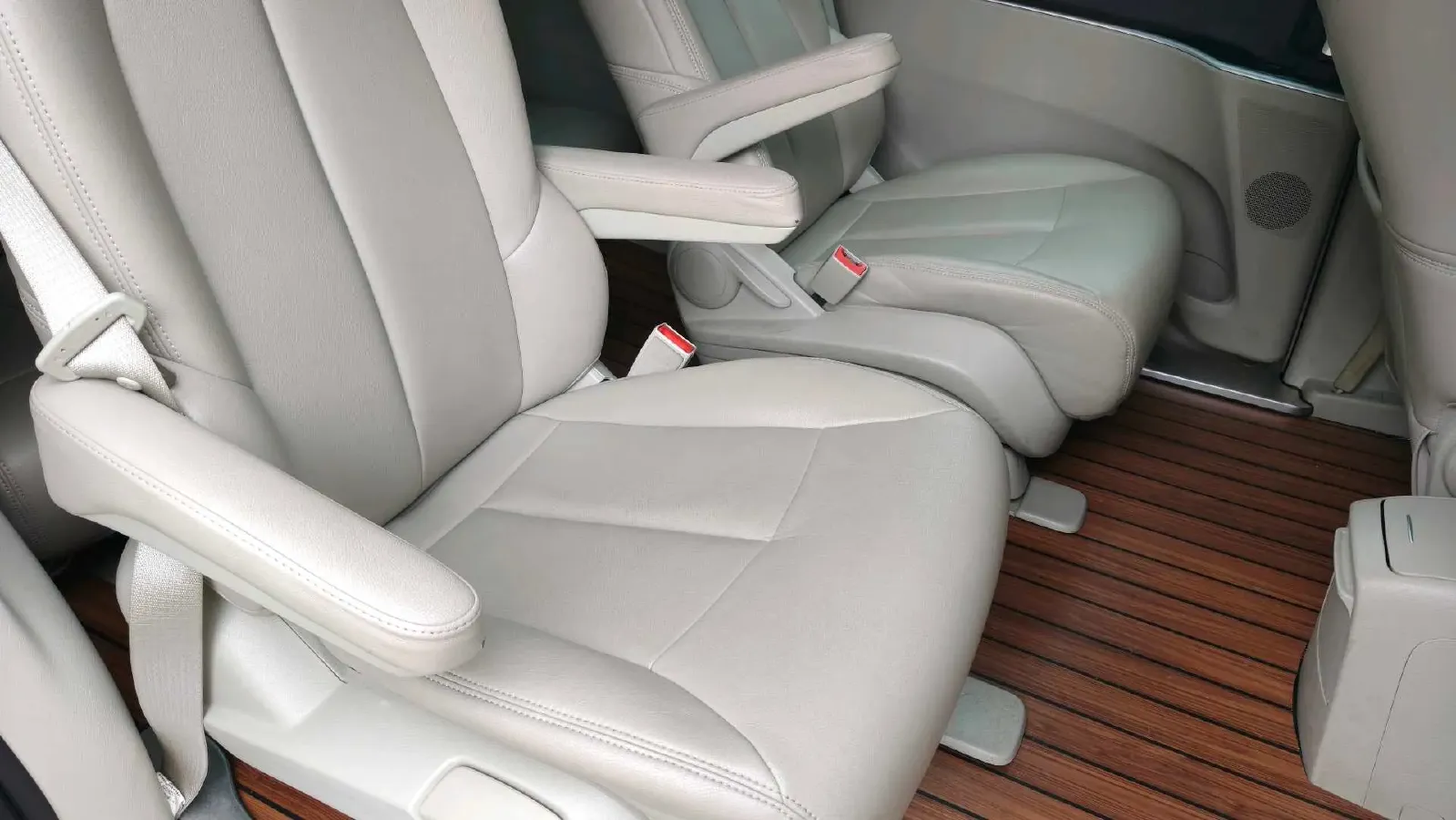 2023 Buick GL8 2.0T 237HP L4 9AT,autocango,china used car exporter,china ev exporter,chinese used car exporter,chinese used ev exporter