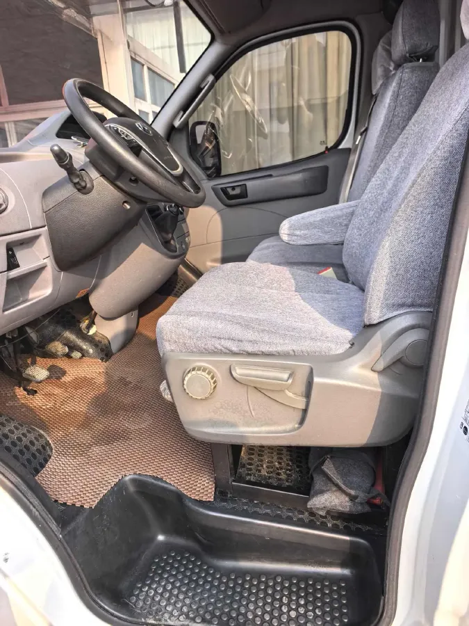 2021 MAXUS XinTu V80 2.0T 139HP L4 6MT,autocango,china used car exporter,china ev exporter,chinese used car exporter,chinese used ev exporter