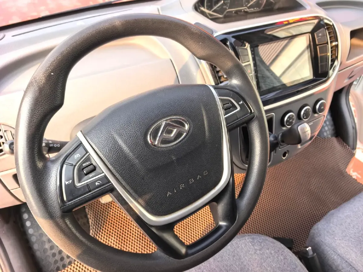 2021 MAXUS XinTu V80 2.0T 139HP L4 6MT,autocango,china used car exporter,china ev exporter,chinese used car exporter,chinese used ev exporter