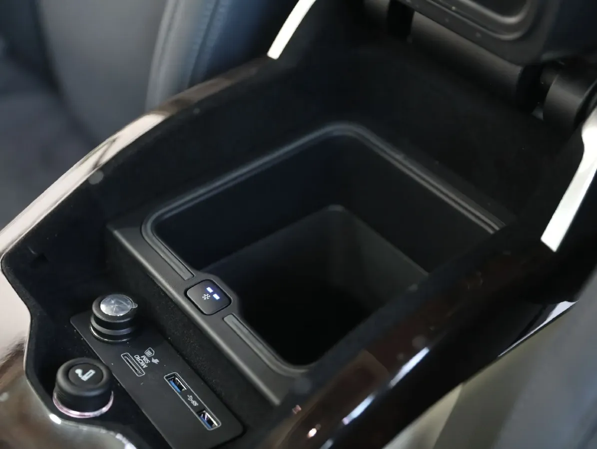 2021 Land Rover Range Rover 3.0T 400HP L6 8AT,autocango,china used car exporter,china ev exporter,chinese used car exporter,chinese used ev exporter