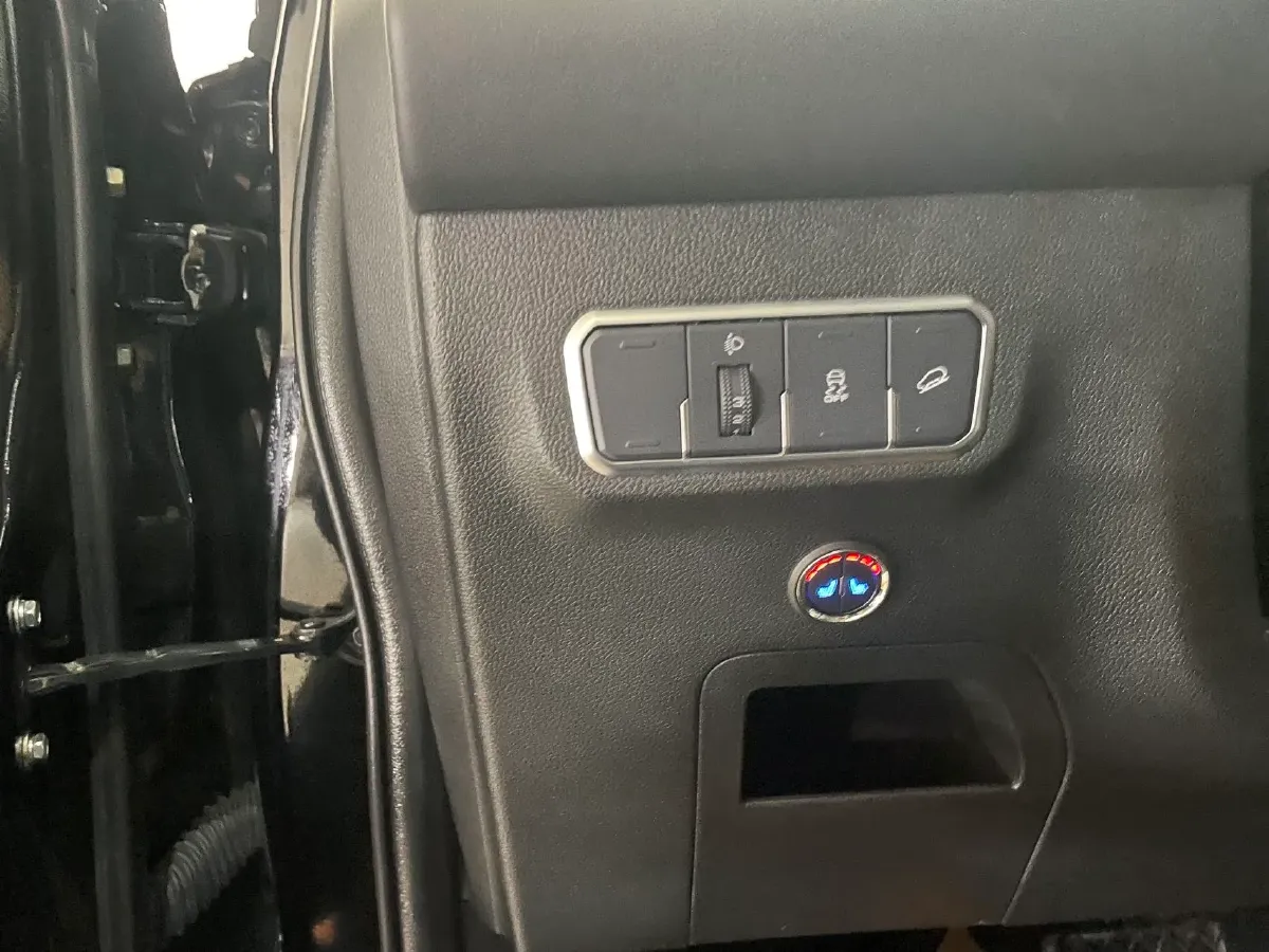 2021 Haval M6 1.5T 150HP L4 7DCT,autocango,china used car exporter,china ev exporter,chinese used car exporter,chinese used ev exporter