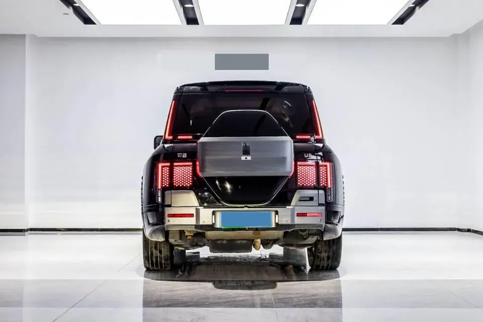 2023 YangWang U8 2.0T 272HP L4 REEV 49.05KWH,autocango,china used car exporter,china ev exporter,chinese used car exporter,chinese used ev exporter