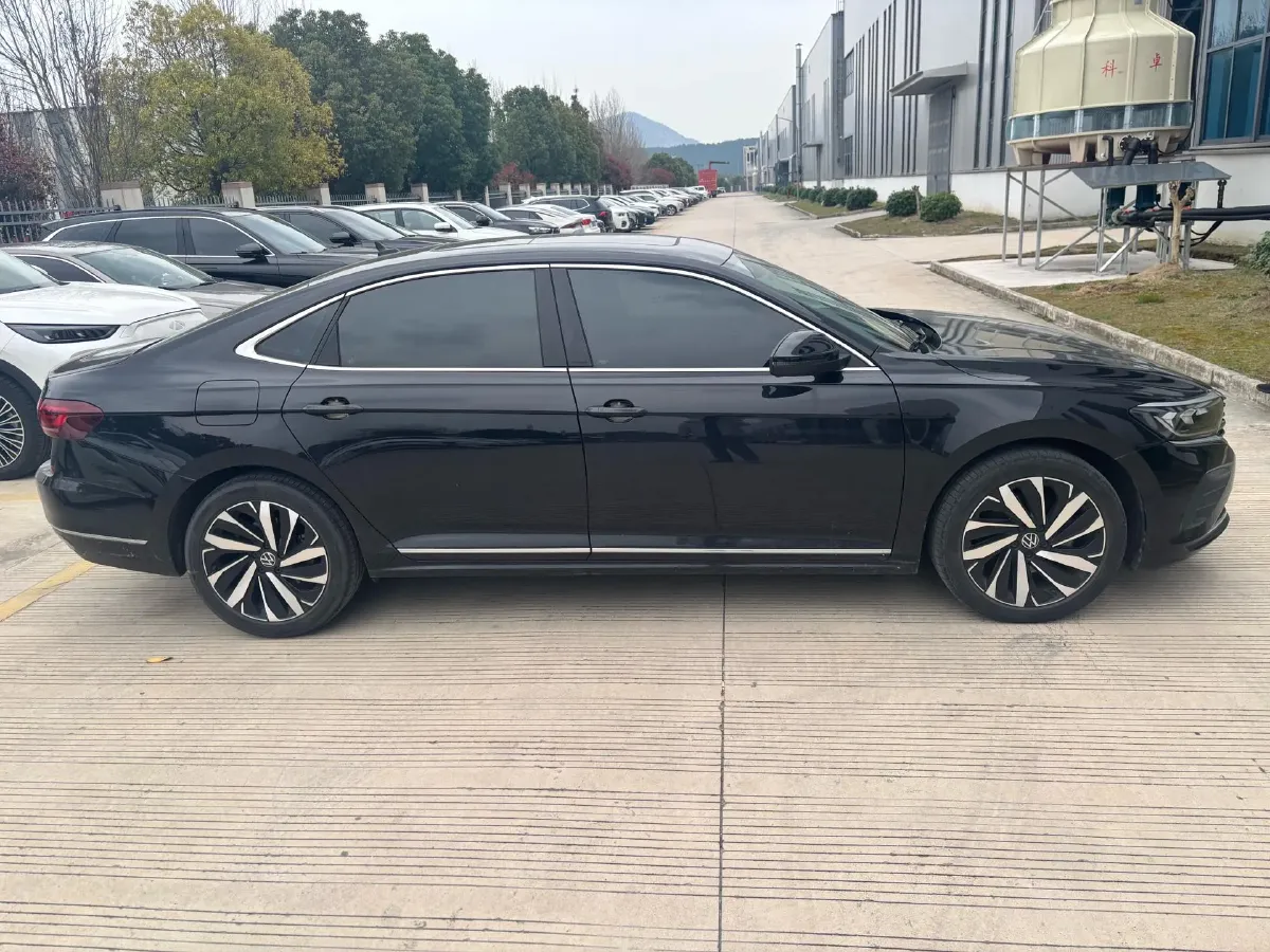 2024 Volkswagen Passat 2.0T 220HP L4 7DCT,autocango,china used car exporter,china ev exporter,chinese used car exporter,chinese used ev exporter