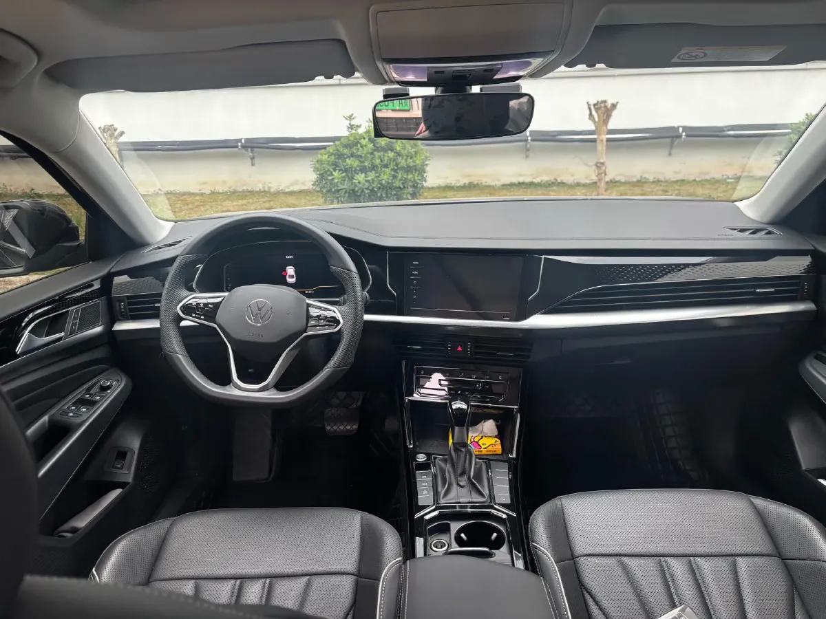 2024 Volkswagen Passat 2.0T 220HP L4 7DCT,autocango,china used car exporter,china ev exporter,chinese used car exporter,chinese used ev exporter