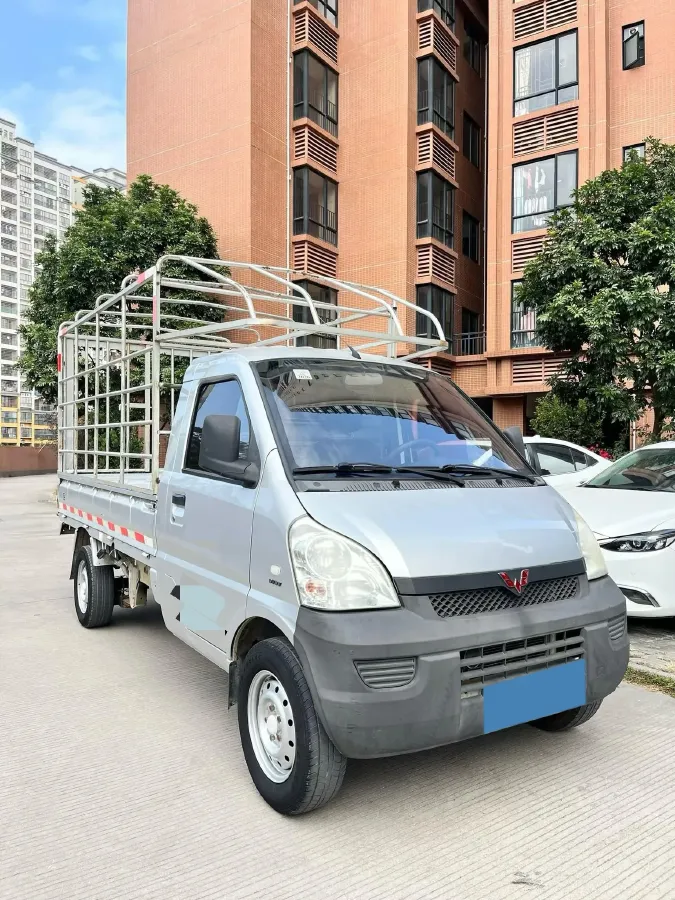 2015 WuLing RongGuang V 1.5L 112HP L4 5MT,autocango,china used car exporter,china ev exporter,chinese used car exporter,chinese used ev exporter