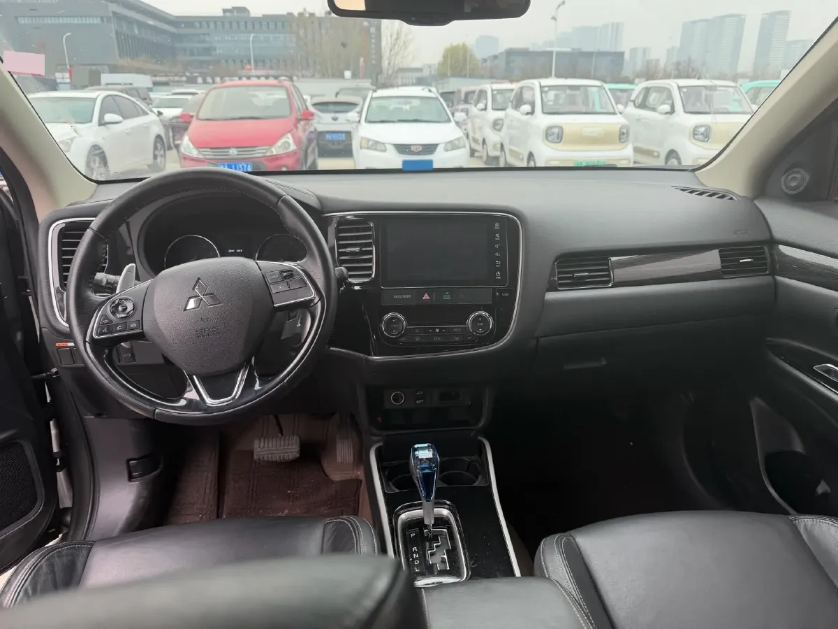 2019 Mitsubishi Outlander 2.4L 192HP L4 CVT,autocango,china used car exporter,china ev exporter,chinese used car exporter,chinese used ev exporter