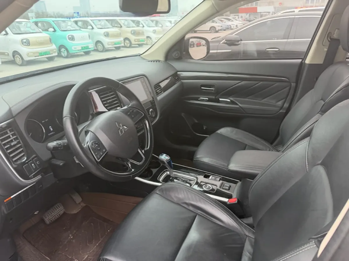 2019 Mitsubishi Outlander 2.4L 192HP L4 CVT,autocango,china used car exporter,china ev exporter,chinese used car exporter,chinese used ev exporter