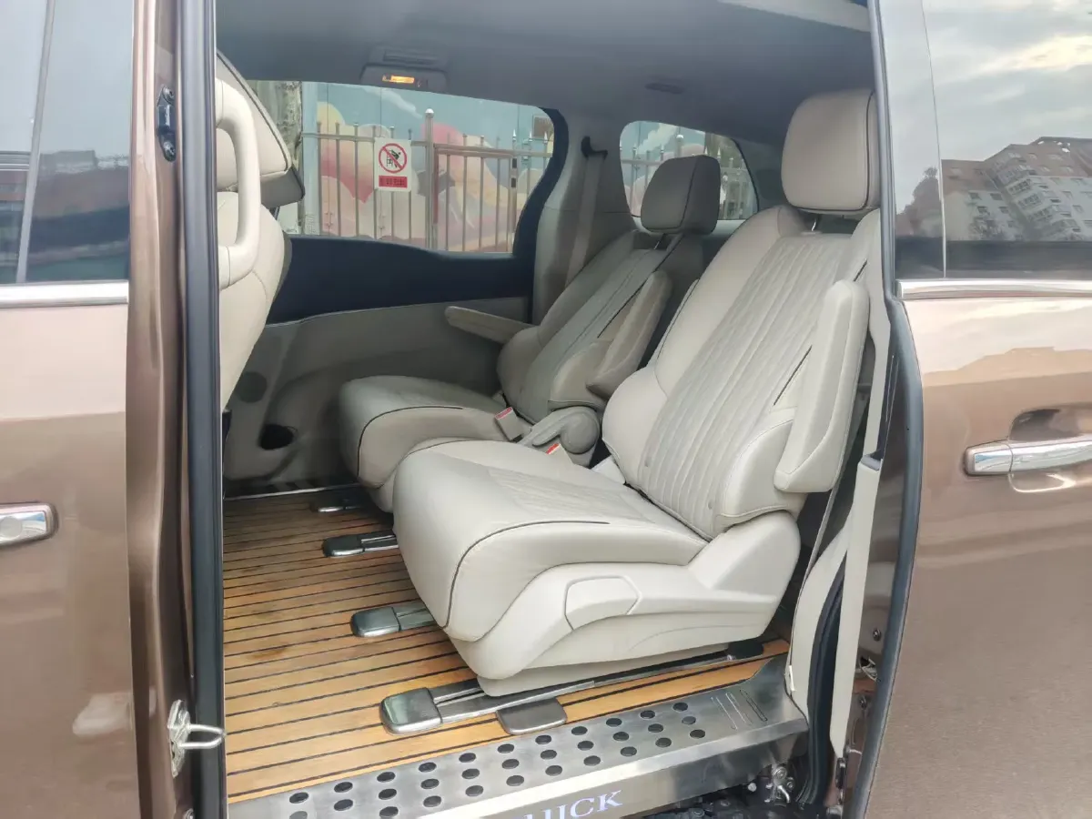 2022 Buick GL8 2.0T 237HP L4 9AT,autocango,china used car exporter,china ev exporter,chinese used car exporter,chinese used ev exporter