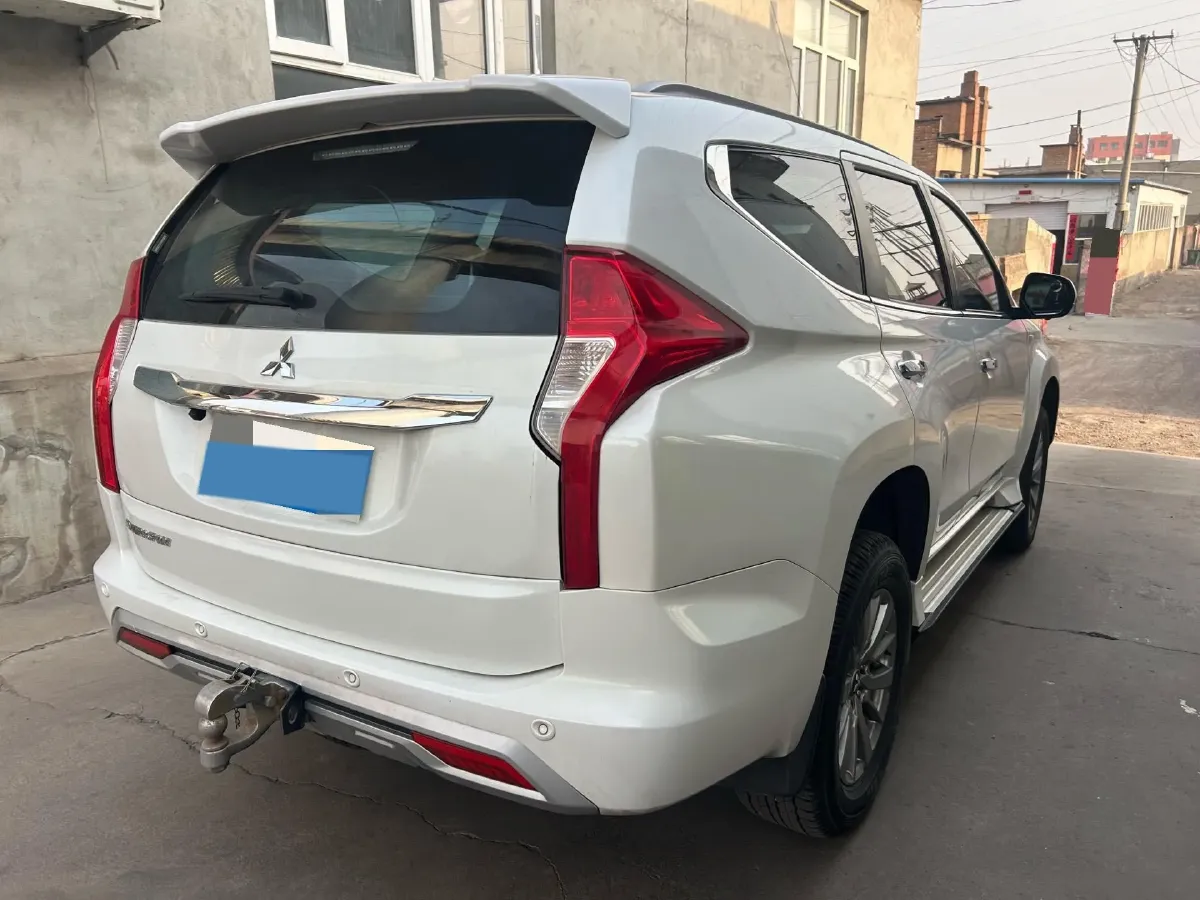 2019 Mitsubishi Pajero 3.0L 209HP V6 8AT,autocango,china used car exporter,china ev exporter,chinese used car exporter,chinese used ev exporter