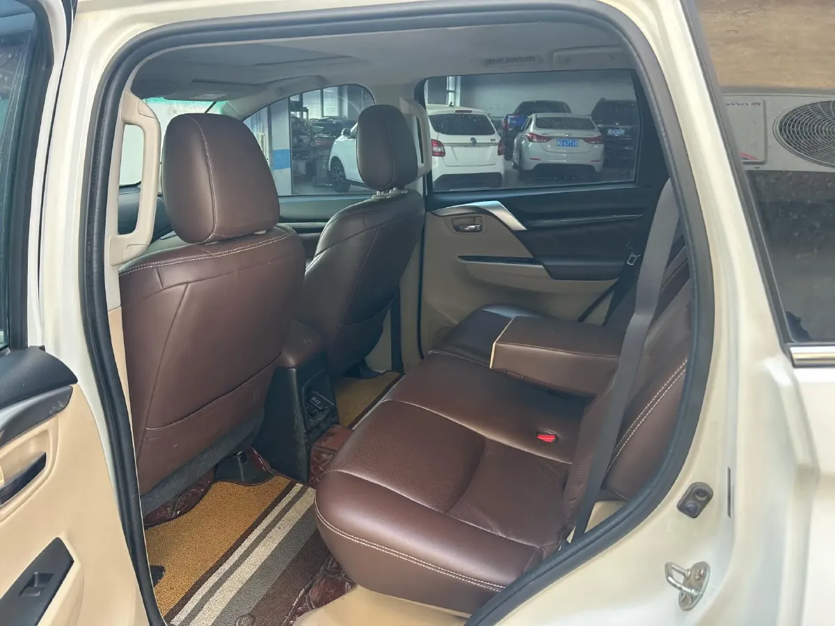 2019 Mitsubishi Pajero 3.0L 209HP V6 8AT,autocango,china used car exporter,china ev exporter,chinese used car exporter,chinese used ev exporter