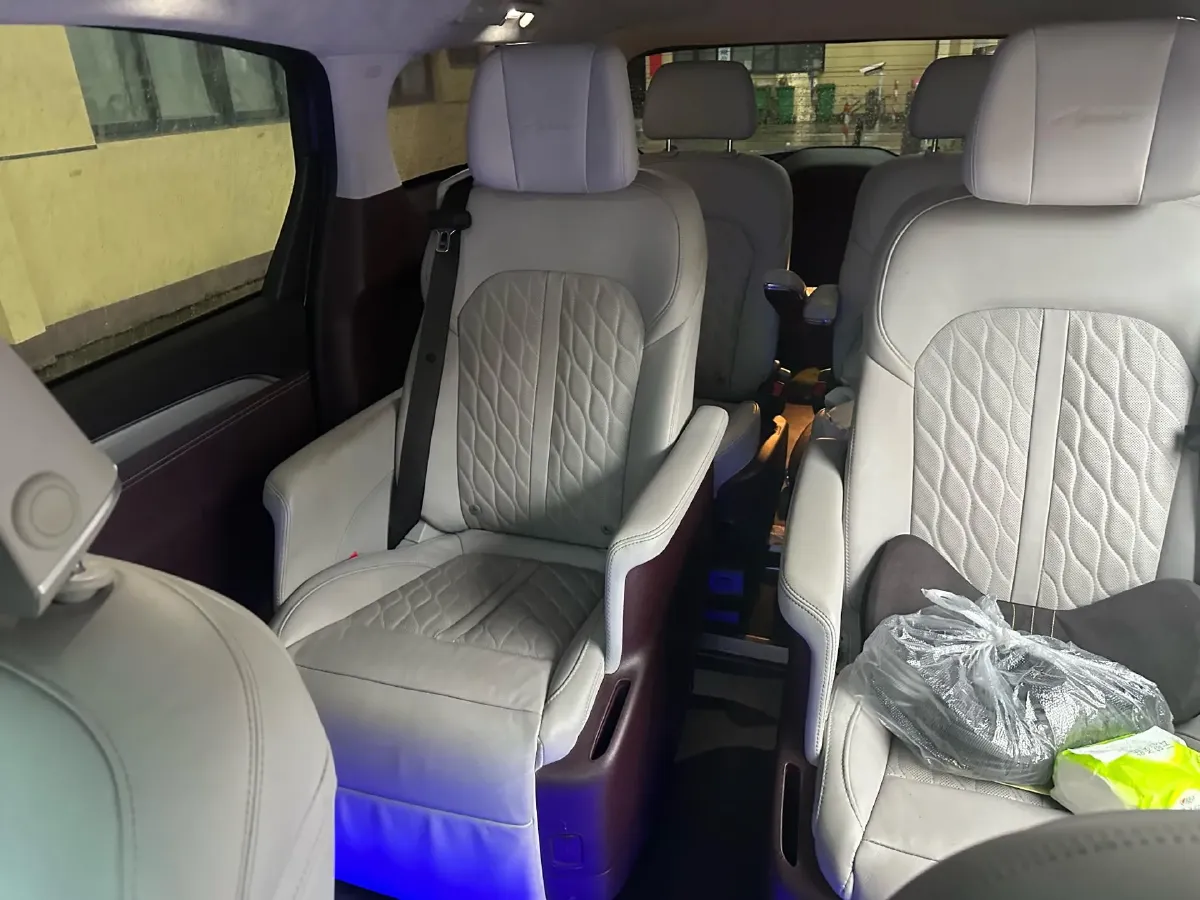 2022 Buick GL8 2.0T 237HP L4 9AT,autocango,china used car exporter,china ev exporter,chinese used car exporter,chinese used ev exporter