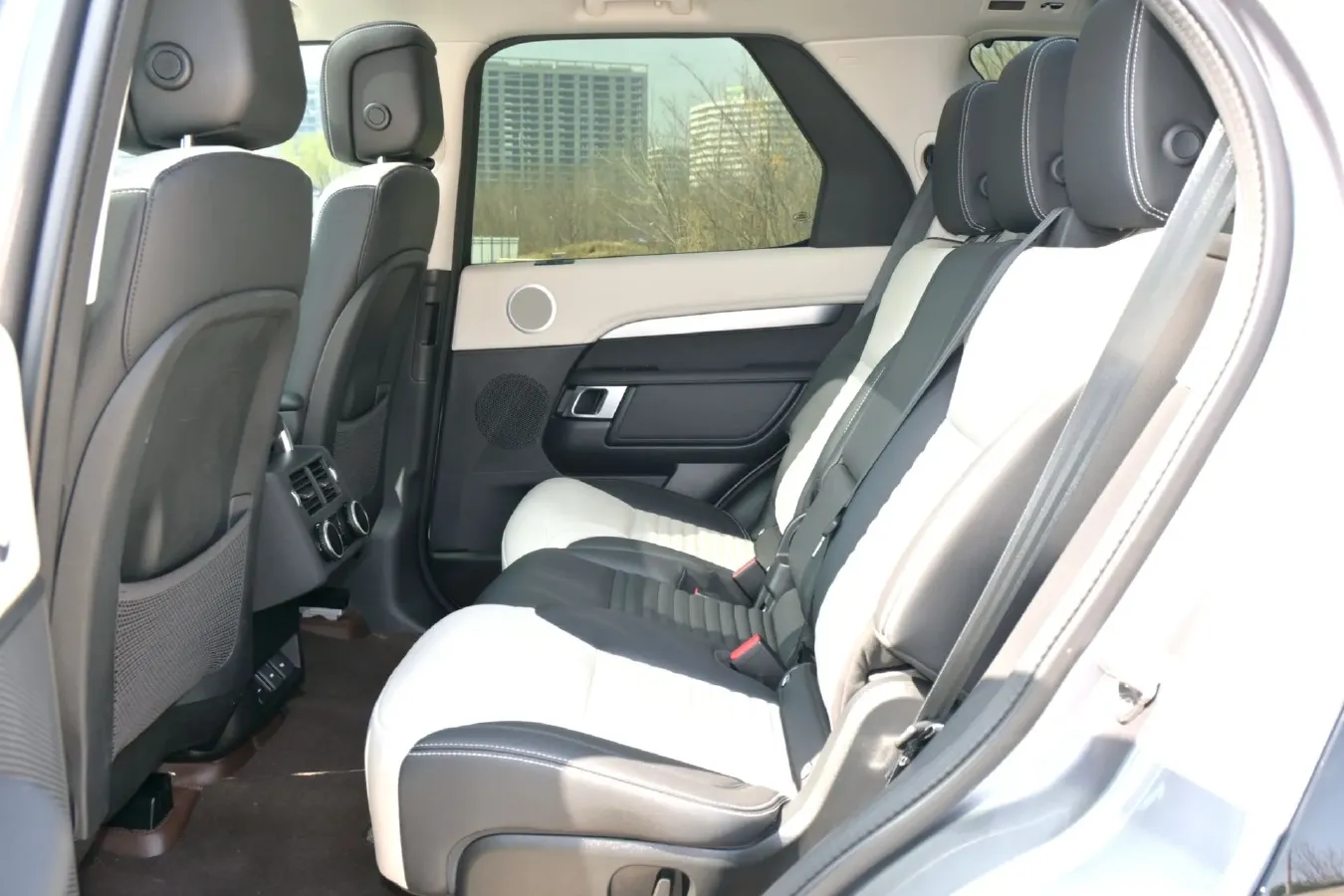 2024 Land Rover Discovery 3.0T 360HP L6 8AT,autocango,china used car exporter,china ev exporter,chinese used car exporter,chinese used ev exporter