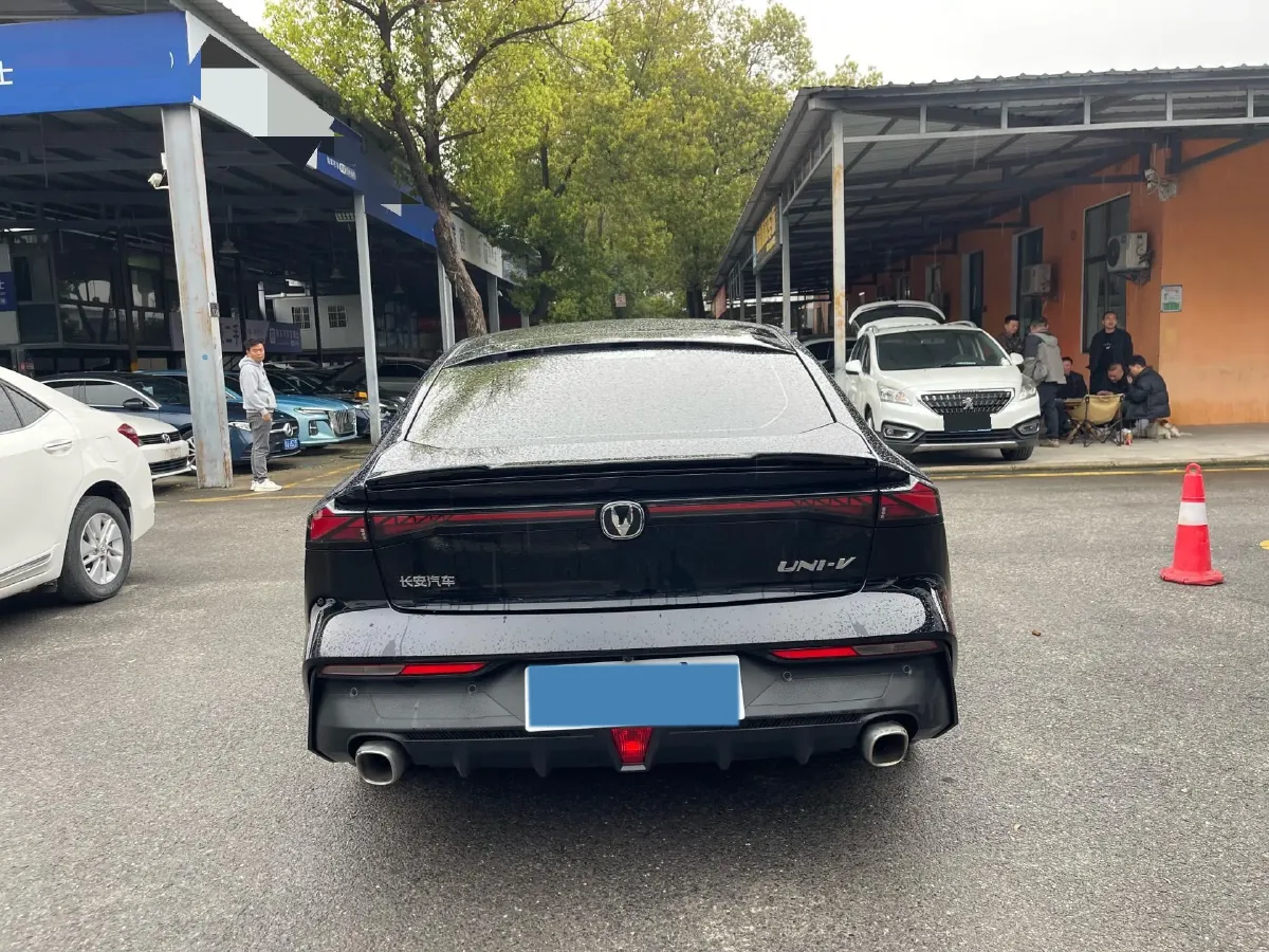 2024 ChangAn UNI-V 1.5T 188HP L4 7DCT,autocango,china used car exporter,china ev exporter,chinese used car exporter,chinese used ev exporter