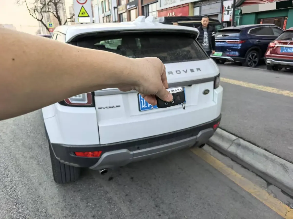 2018 Land Rover Range Rover Evoque 2.0T 241HP L4 9AT,autocango,china used car exporter,china ev exporter,chinese used car exporter,chinese used ev exporter