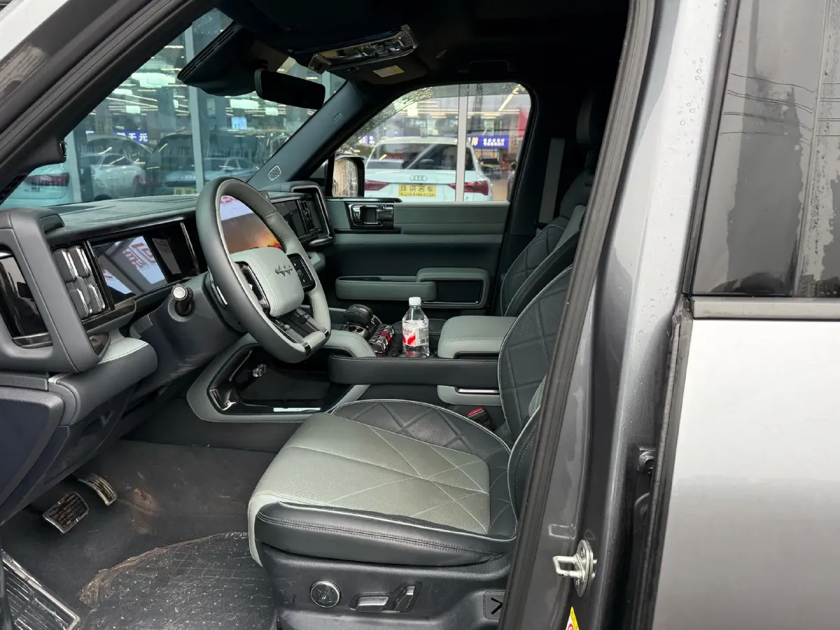 2025 FangChengBao Bao 5 1.5T 194HP L4 E-CVT PHEV 31.8KWH,autocango,china used car exporter,china ev exporter,chinese used car exporter,chinese used ev exporter