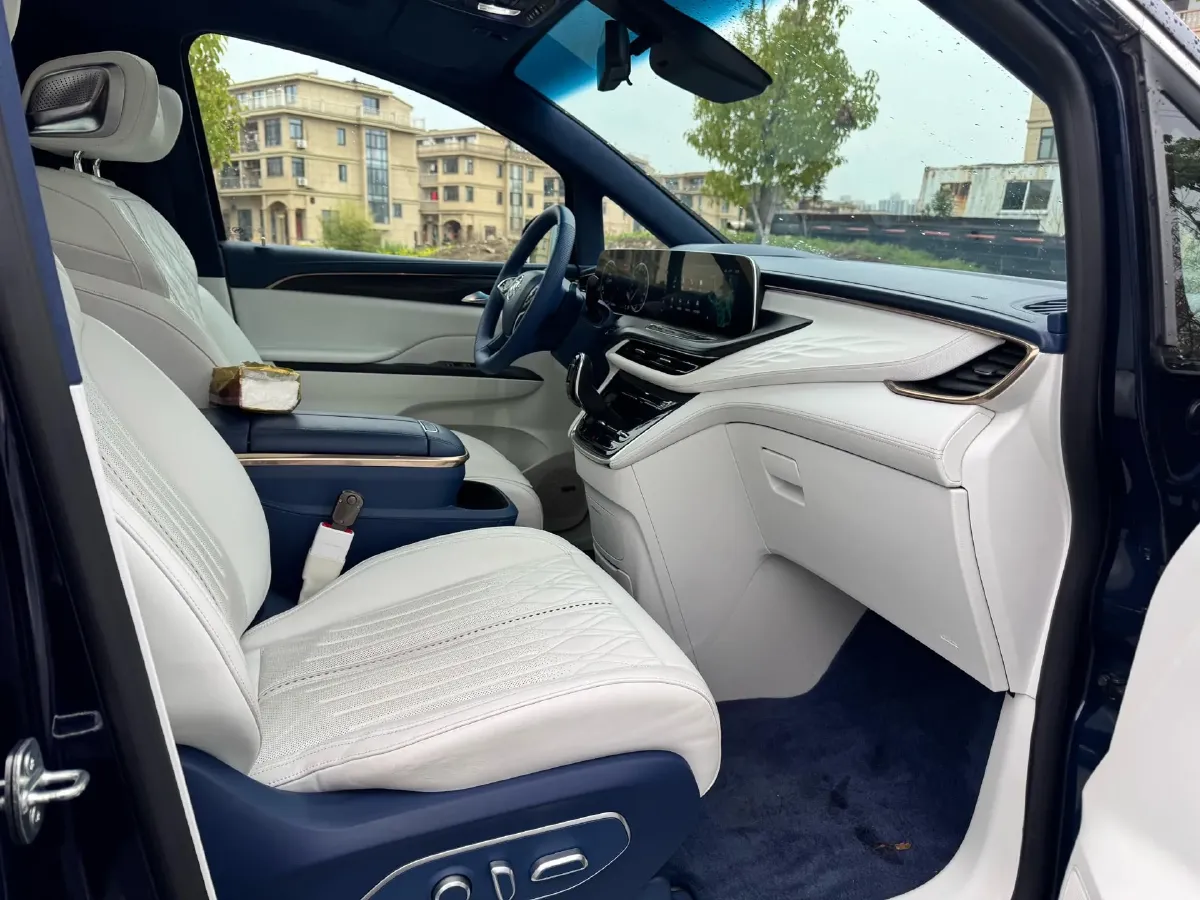 2020 Buick GL8 2.0T 237HP L4 9AT,autocango,china used car exporter,china ev exporter,chinese used car exporter,chinese used ev exporter