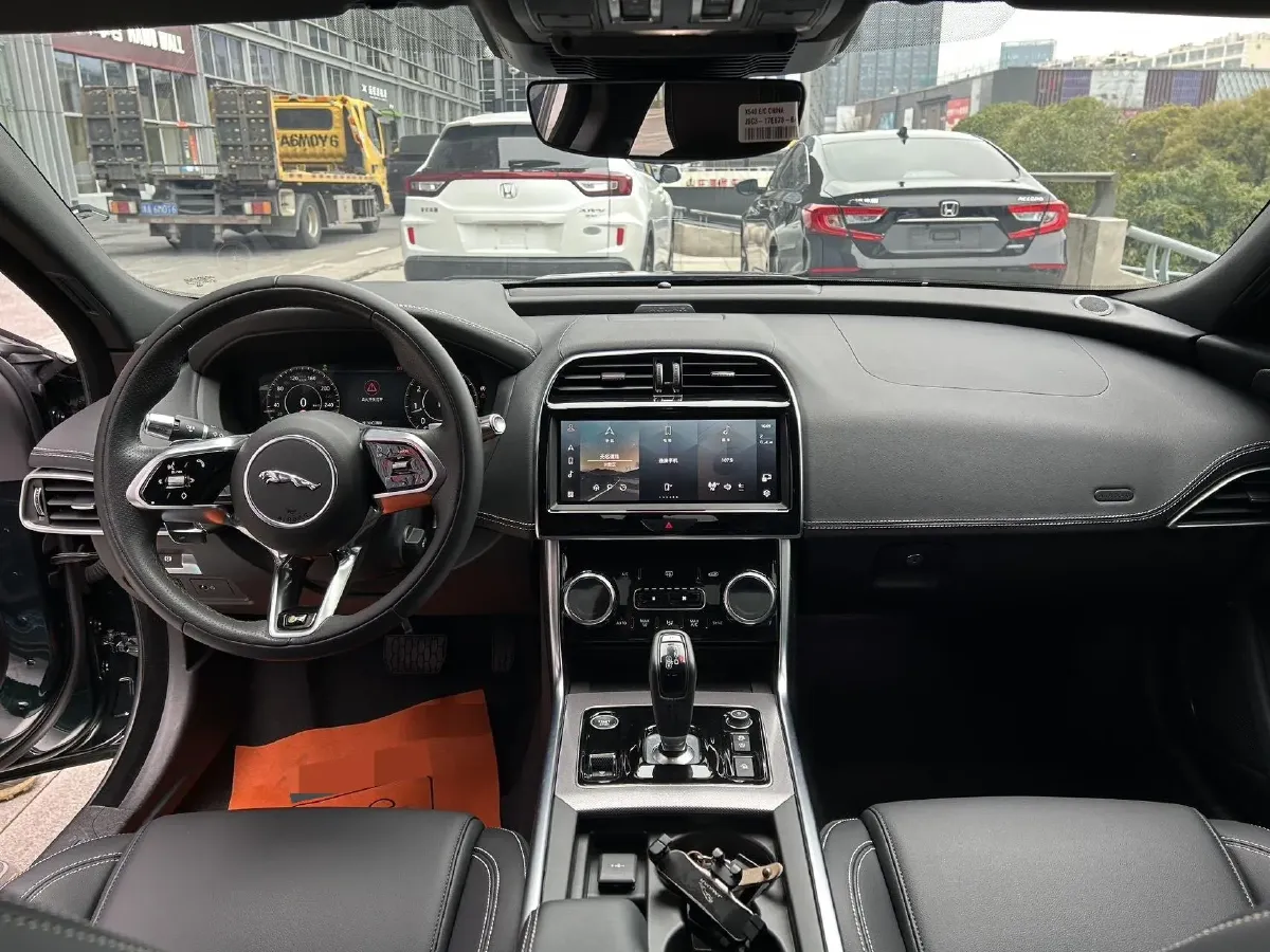 2023 Jaguar XEL 2.0T 250HP L4 8AT,autocango,china used car exporter,china ev exporter,chinese used car exporter,chinese used ev exporter