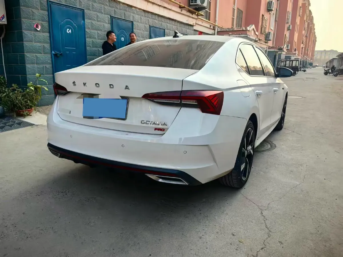 2022 Skoda Octavia 1.4T 150HP L4 7DCT,autocango,china used car exporter,china ev exporter,chinese used car exporter,chinese used ev exporter