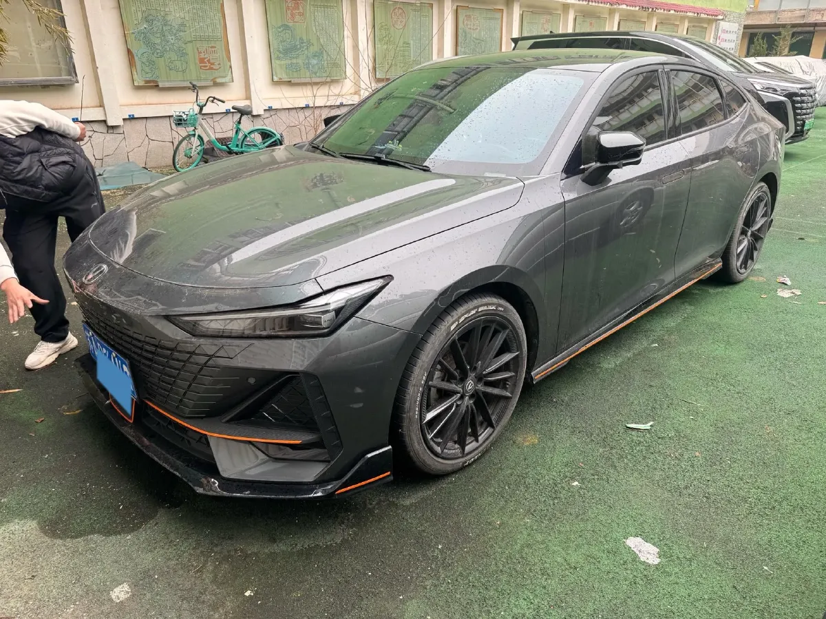 2023 ChangAn UNI-V 1.5T 188HP L4 7DCT,autocango,china used car exporter,china ev exporter,chinese used car exporter,chinese used ev exporter