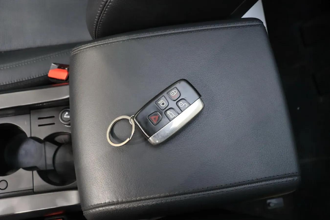 2018 Land Rover Discovery Sport 2.0T 241HP L4 9AT,autocango,china used car exporter,china ev exporter,chinese used car exporter,chinese used ev exporter