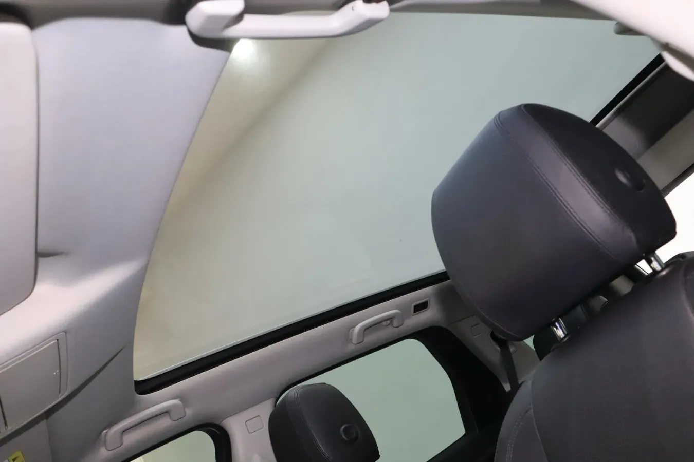 2018 Land Rover Discovery Sport 2.0T 241HP L4 9AT,autocango,china used car exporter,china ev exporter,chinese used car exporter,chinese used ev exporter