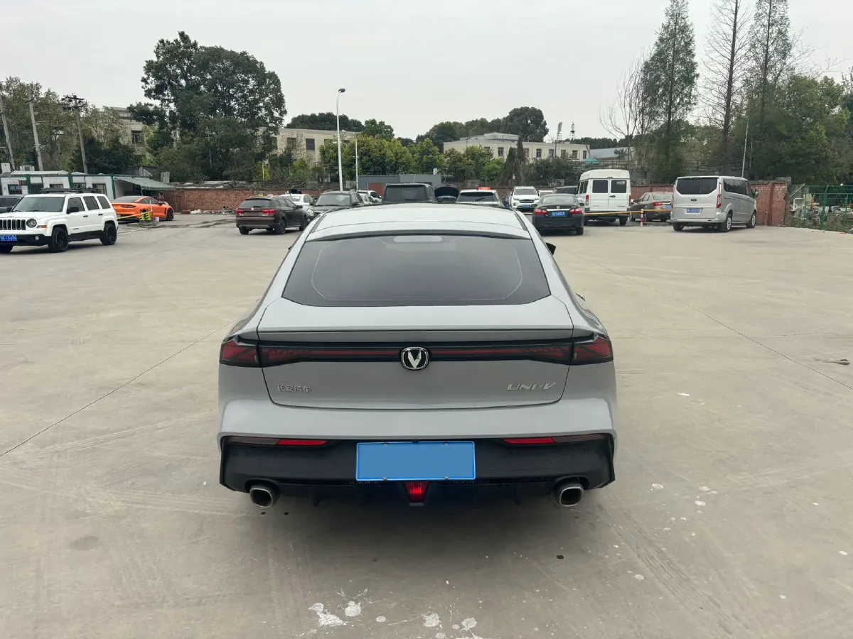 2022 ChangAn UNI-V 1.5T 188HP L4 7DCT,autocango,china used car exporter,china ev exporter,chinese used car exporter,chinese used ev exporter