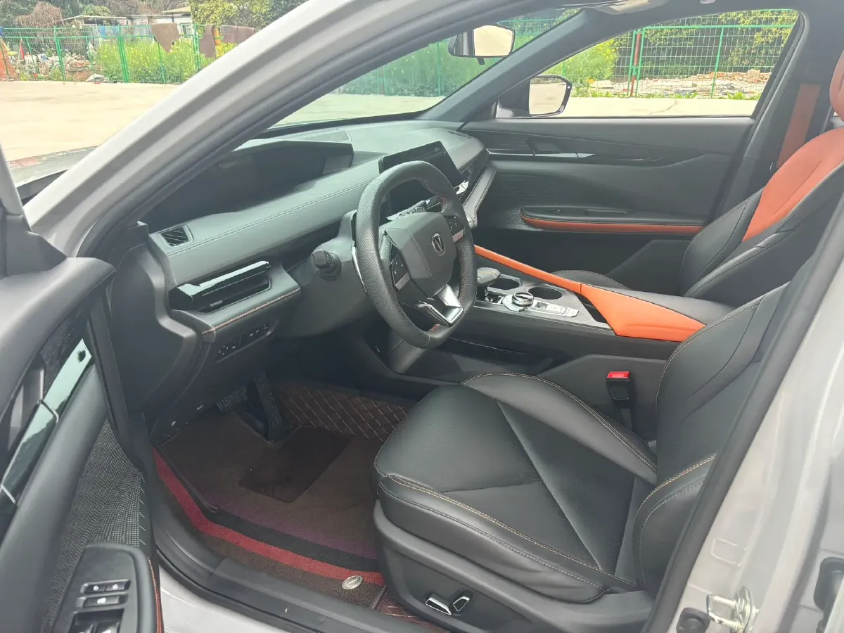 2022 ChangAn UNI-V 1.5T 188HP L4 7DCT,autocango,china used car exporter,china ev exporter,chinese used car exporter,chinese used ev exporter