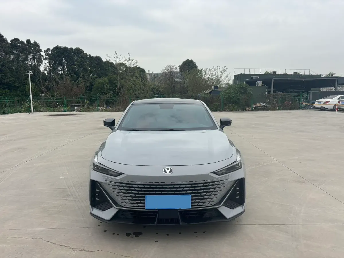 2022 ChangAn UNI-V 1.5T 188HP L4 7DCT,autocango,china used car exporter,china ev exporter,chinese used car exporter,chinese used ev exporter