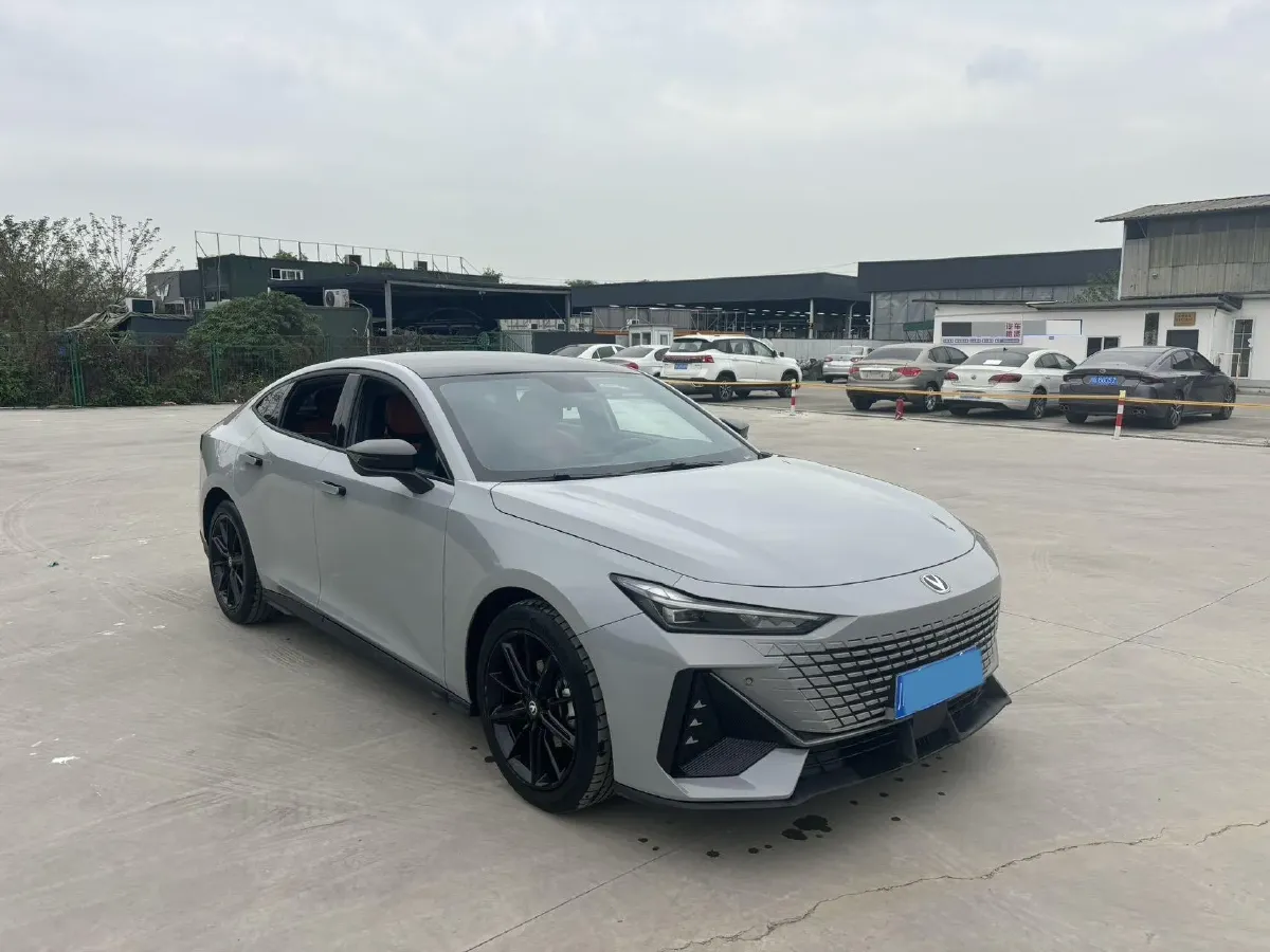 2022 ChangAn UNI-V 1.5T 188HP L4 7DCT,autocango,china used car exporter,china ev exporter,chinese used car exporter,chinese used ev exporter