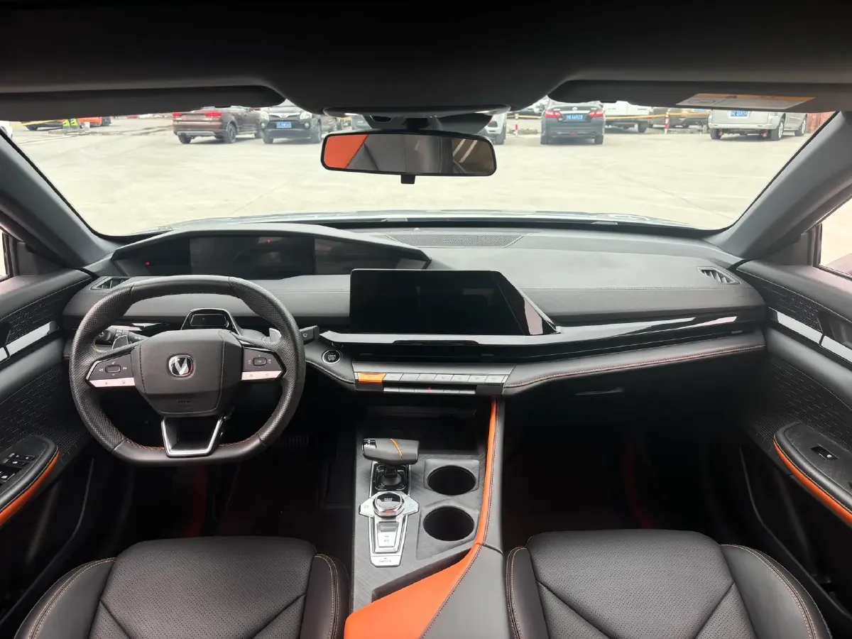 2022 ChangAn UNI-V 1.5T 188HP L4 7DCT,autocango,china used car exporter,china ev exporter,chinese used car exporter,chinese used ev exporter