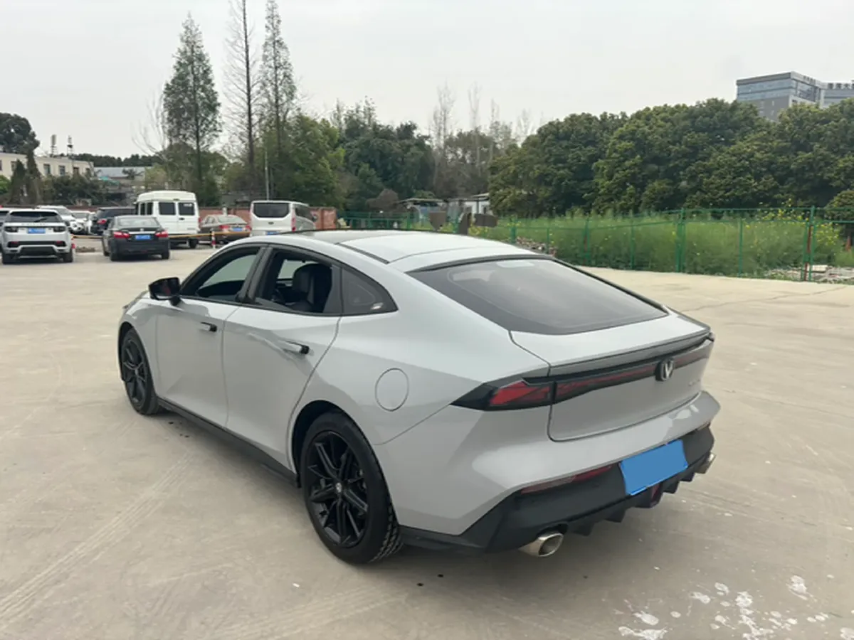 2022 ChangAn UNI-V 1.5T 188HP L4 7DCT,autocango,china used car exporter,china ev exporter,chinese used car exporter,chinese used ev exporter