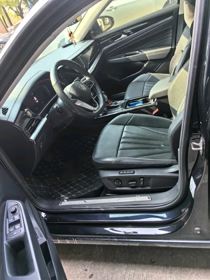 2024 Volkswagen Passat 2.0T 220HP L4 7DCT,autocango,china used car exporter,china ev exporter,chinese used car exporter,chinese used ev exporter