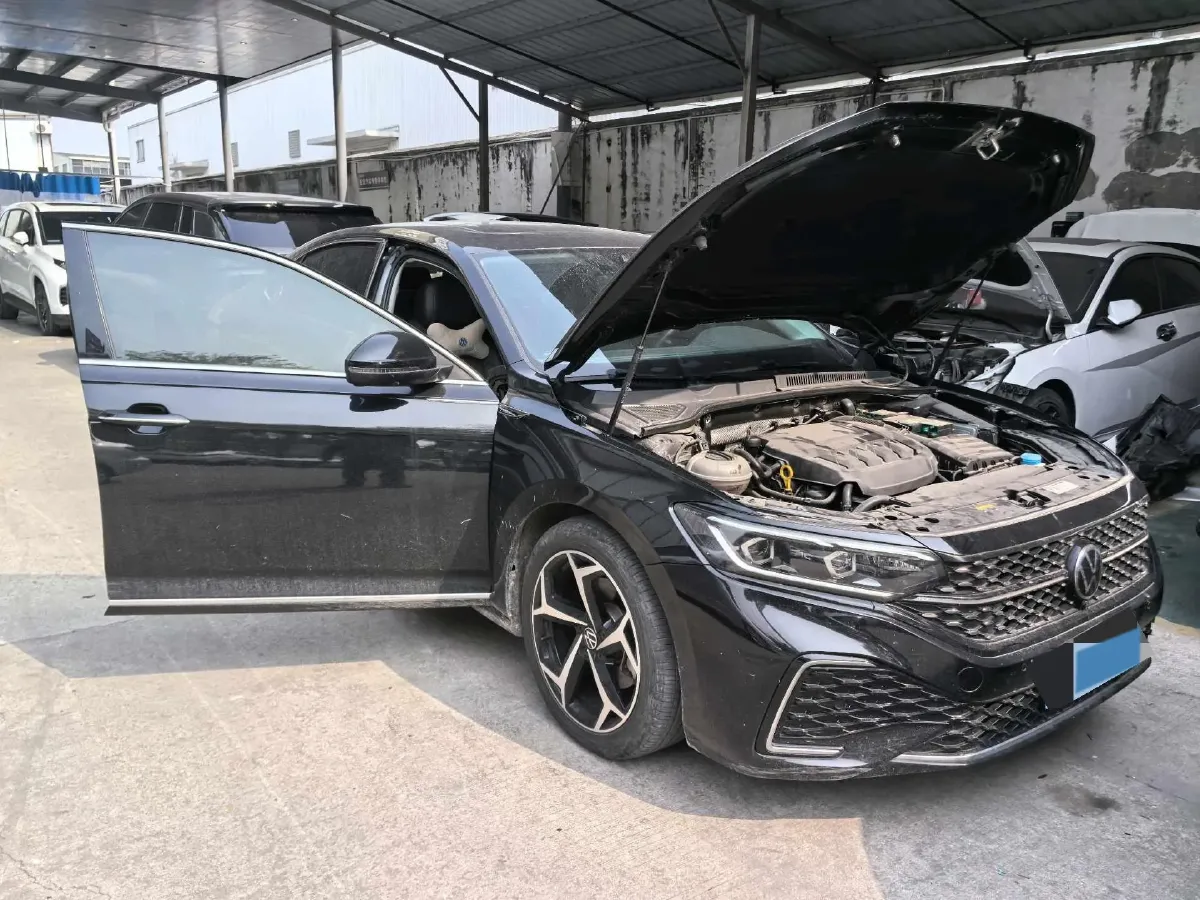 2024 Volkswagen Passat 2.0T 220HP L4 7DCT,autocango,china used car exporter,china ev exporter,chinese used car exporter,chinese used ev exporter