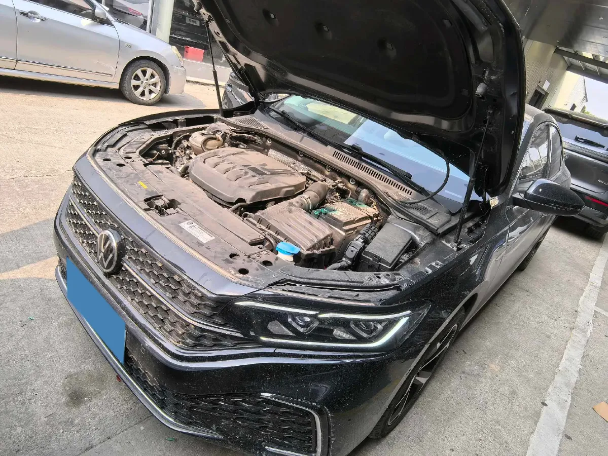 2024 Volkswagen Passat 2.0T 220HP L4 7DCT,autocango,china used car exporter,china ev exporter,chinese used car exporter,chinese used ev exporter