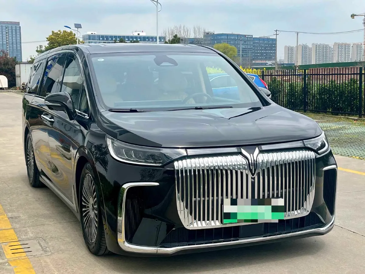 2025 Voyah Dream 1.5T 150HP L4 PHEV 41.7KWH,autocango,china used car exporter,china ev exporter,chinese used car exporter,chinese used ev exporter