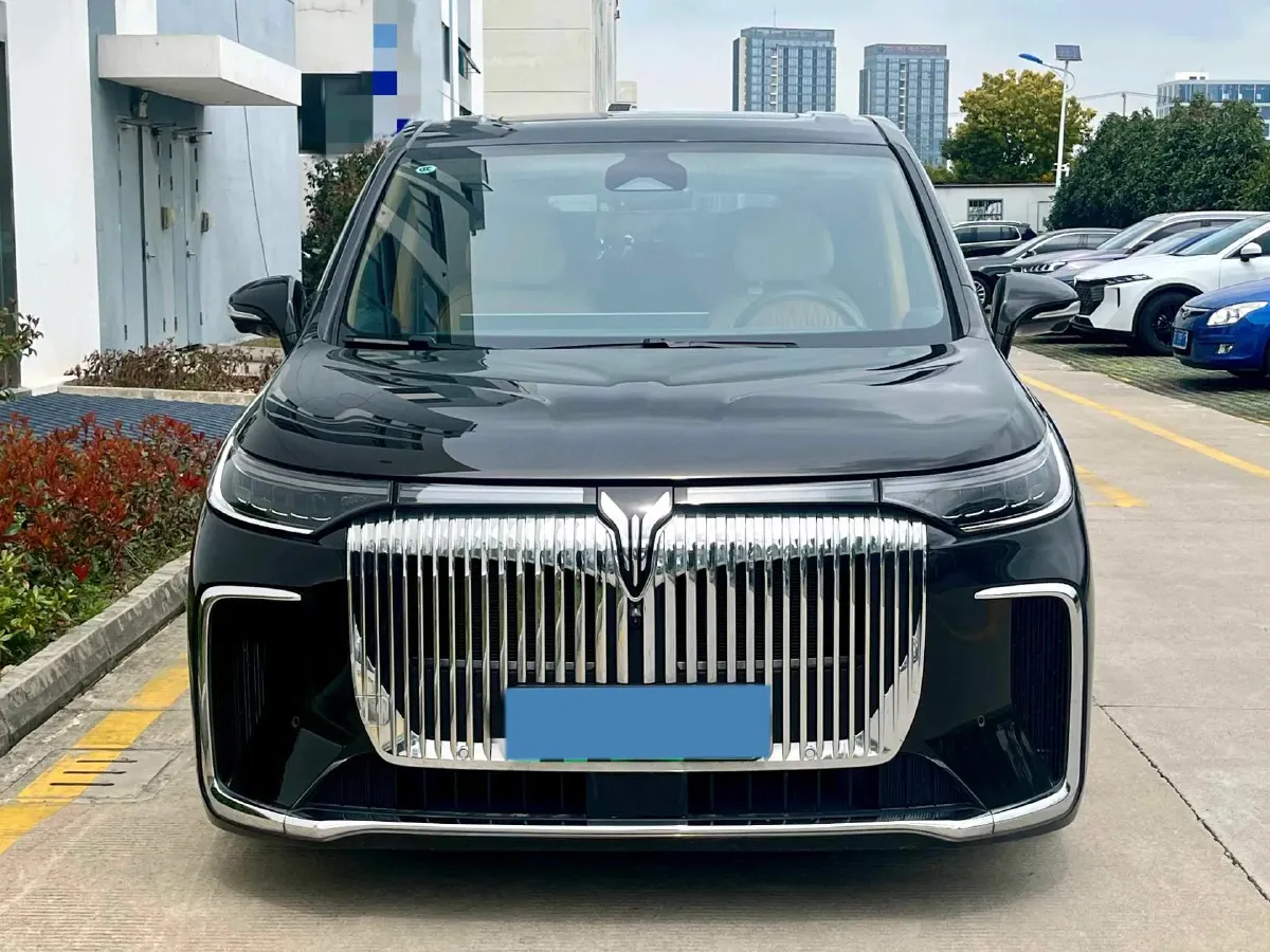 2025 Voyah Dream 1.5T 150HP L4 PHEV 41.7KWH,autocango,china used car exporter,china ev exporter,chinese used car exporter,chinese used ev exporter