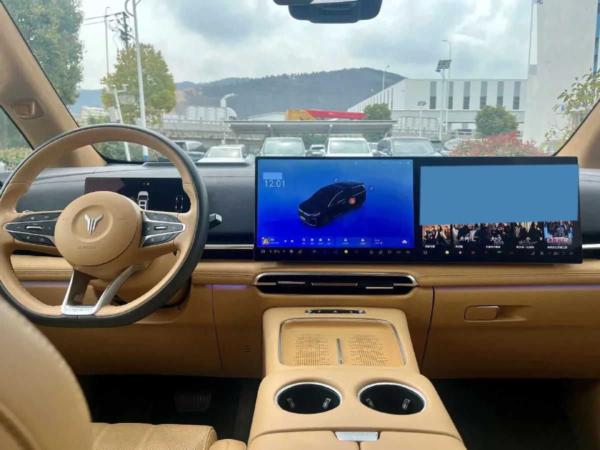 2025 Voyah Dream 1.5T 150HP L4 PHEV 41.7KWH,autocango,china used car exporter,china ev exporter,chinese used car exporter,chinese used ev exporter