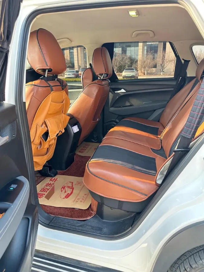 2018 BaoJun 530 1.5T 150HP L4 6MT,autocango,china used car exporter,china ev exporter,chinese used car exporter,chinese used ev exporter